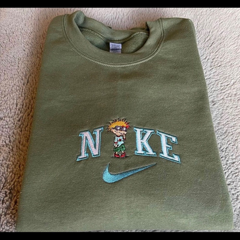 Nike logo Chuckie Finster embroidered military green crewneck sweatshirt. l